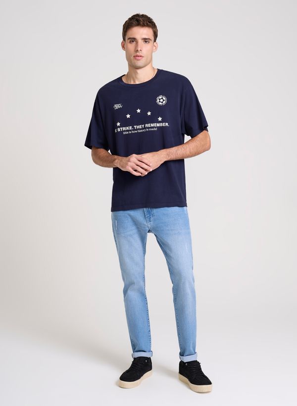 42547341_48_3-T-SHIRT-BOX-STRIKE