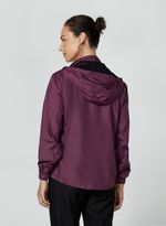 66020569_21_4-JAQUETA-NYLON-LEVE-COM-CAPUZ