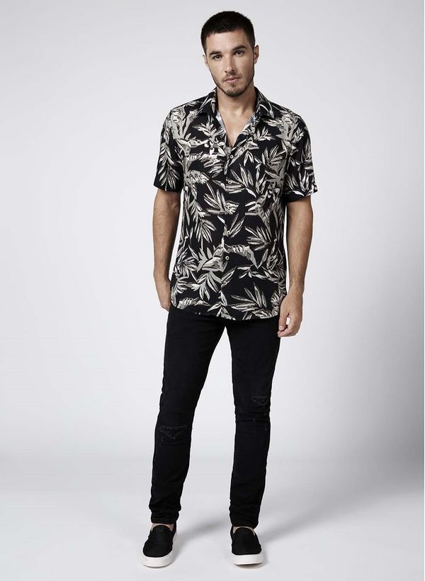 68020473_09_2-CAMISA-MC-SLIM-ESTAMPADA