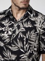 68020473_09_5-CAMISA-MC-SLIM-ESTAMPADA