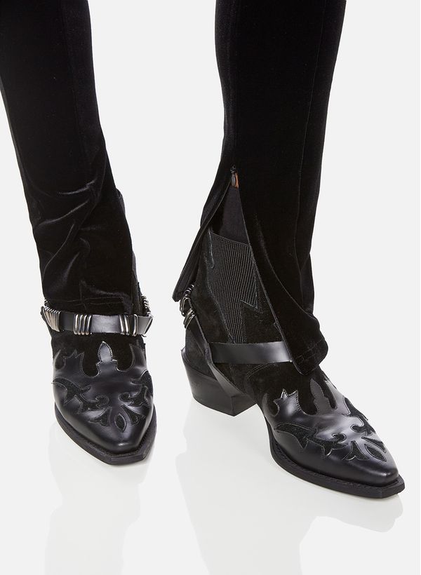 18112370_09_4-CALCA-KELLY