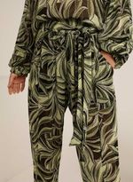 18041913_94_2-CALCA-KARIN