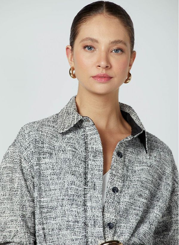 53011053_09_5-CAMISA-ML-DE-TWEED-DETALHE