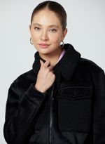 66010432_09_5-JAQUETA-DETALHES-SHEEPSKIN-BOLSOS-FRENTE
