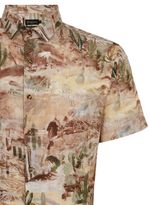 68020482_26_2-CAMISA-MC-SLIM-ESTAMPA-CAMUFLADO