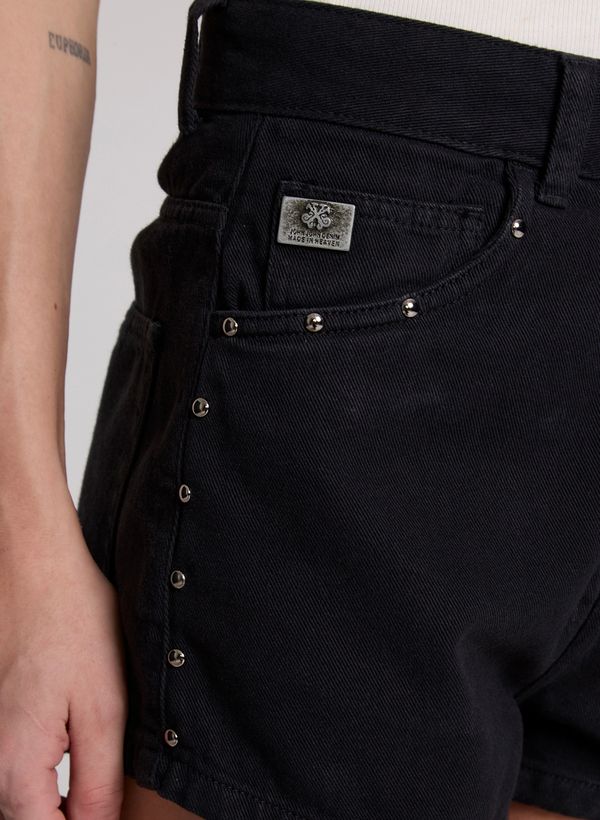 06012473_09_4-SHORTS-BOY-ALTO-TACHAS-BLACK