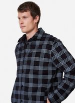 23112373_09_3-CASACO-JOSHUA