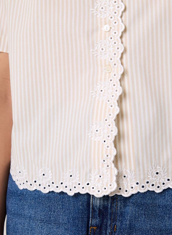 68063024_26_5-CAMISA-MC-CROPPED-FT-LISTRADA-BORDADA