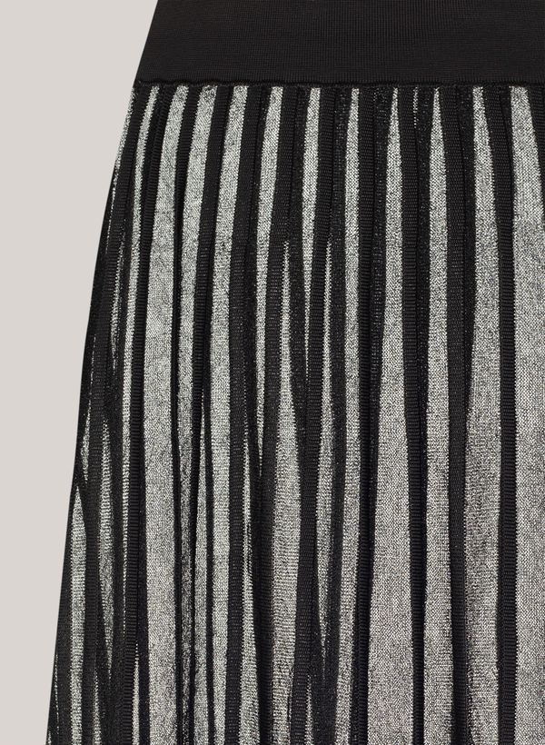 16112638_09_2-SAIA-CARRIEBLACK